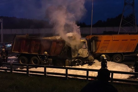 На Боровском шоссе в Новой Москве загорелись КамАЗы