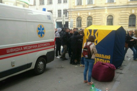 Полиция разблокировала вход в отделение Сбербанка в Харькове