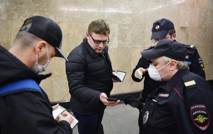 На всех станциях московского метро у пассажиров проверяют пропуска