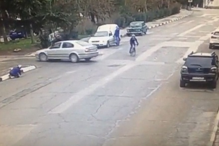 Водитель сбил группу велосипедистов в Крыму
