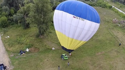 Житель Новосибирска запустил воздушный шар с автомобилем «Ока»