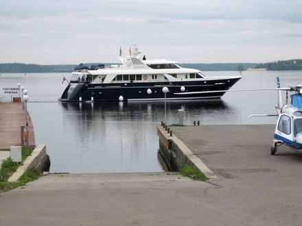 Яхта «Паллада», объявленная прессой подарком Путина Валааму, была передана РПЦ в 2005 году