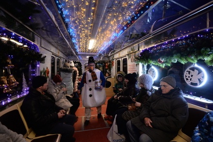 Новогодний поезд закончил курсировать по Кольцевой линии московского метро