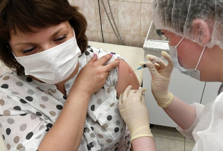 Повторная вакцинация от коронавируса начнётся в Санкт-Петербурге 5 июля