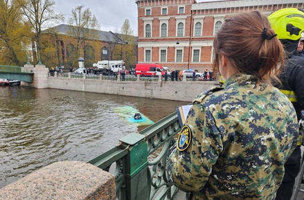 Число погибших при падении автобуса в реку в Санкт-Петербурге выросло до четырёх