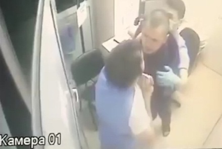 Мужчина напал на врача в новосибирской больнице