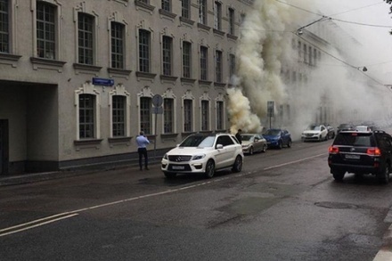 В Дептрансе назвали недопустимым поджог дымовой шашки у офиса «Яндекс.Такси»