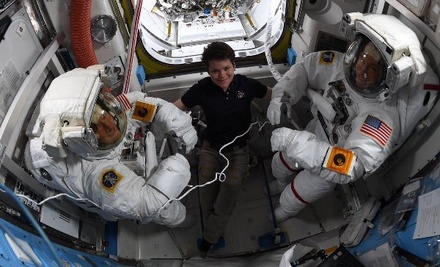 Астронавты США начали второй в этом году выход в открытый космос