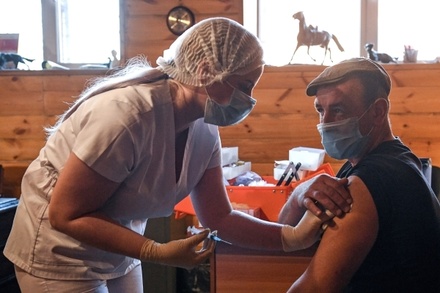 Инфекционист рассказал, как внушить россиянам доверие к вакцине от коронавируса