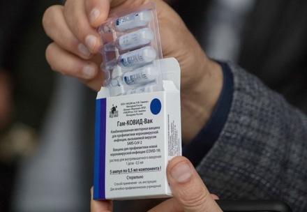 В России вдвое снизили цену на вакцину «ЭпиВакКорона»