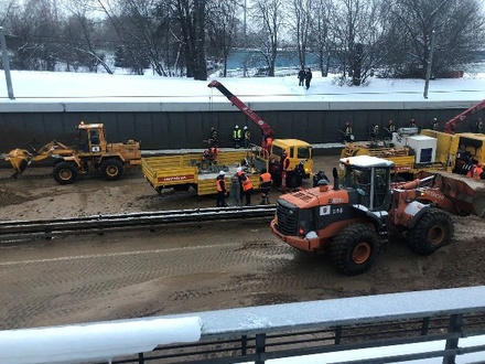 Аварийные службы начали вывоз грунта из Тушинского тоннеля в Москве