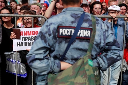 Росгвардия отрицает задержания на согласованном митинге оппозиции в Москве