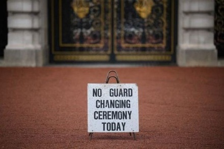 В Букингемском дворце отменили церемонию смены караула