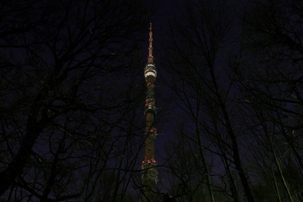 Подсветку Останкинской башни выключили в знак траура по погибшим в Керчи