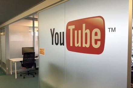 В Google отказались оценивать вероятность ухода YouTube из России