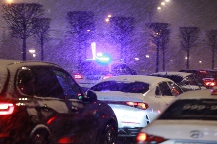 Жёлтый уровень погодной опасности объявлен в столичном регионе из-за снегопада и гололедицы
