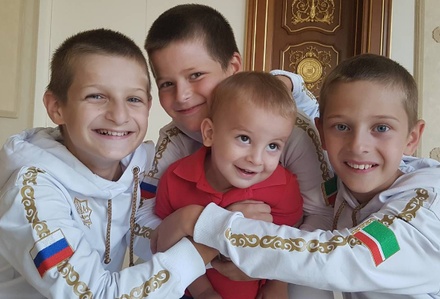 Двое несовершеннолетних детей Рамзана Кадырова заработали больше отца