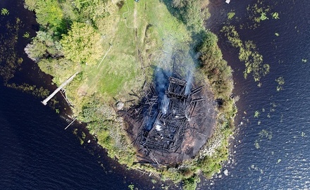 В Карелии возбуждено уголовное дело по факту уничтожившего церковь пожара