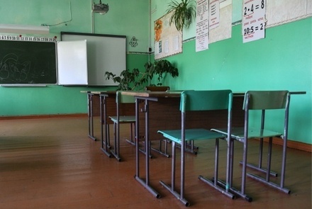 Директора школы в Приморье оштрафовали за лекцию о половом воспитании «по понятиям»
