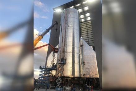 Илон Маск выложил фото сборки первого корабля SpaceX Starship