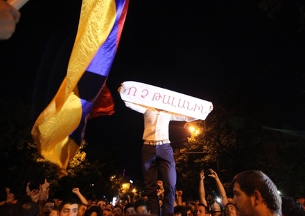 Участники акции протеста отказались от встречи с президентом Армении