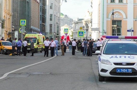 Полиция просит арестовать таксиста, сбившего пешеходов в Москве