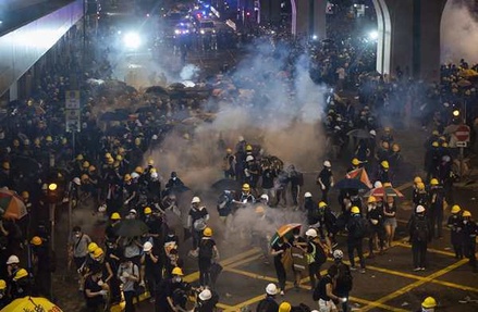 Более 200 рейсов отменили в аэропорту Гонконга на фоне протестов