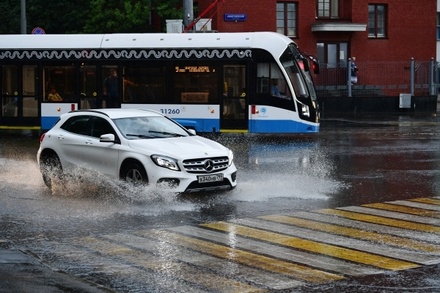 Москвичей призвали быть осторожнее на дорогах из-за непогоды