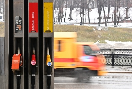 В России заработала новая формула расчёта цены бензина