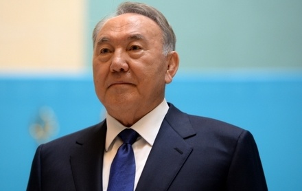 Президент Казахстана поздравил с возвращением на Землю членов экипажа МКС 