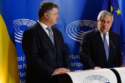 Порошенко призвал главу Европарламента запретить депутатам Европы ездить в Крым