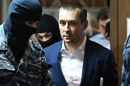 Из обвинений полковника Захарченко планируется убрать один эпизод взятки