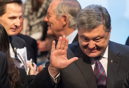 В Думе назвали криком сумасшедшего призыв Порошенко усилить санкции против РФ 