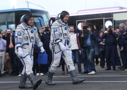 Экипаж МКС в составе трёх человек вернулся на Землю