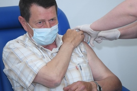 Академик РАН допустил вакцинацию россиян от COVID-19 каждые три месяца