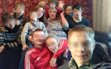 В Хакасии матери вернули изъятых из-за длинных волос приёмных детей