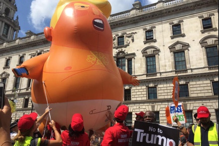 В Великобритании десятки тысяч человек выступили против визита Трампа