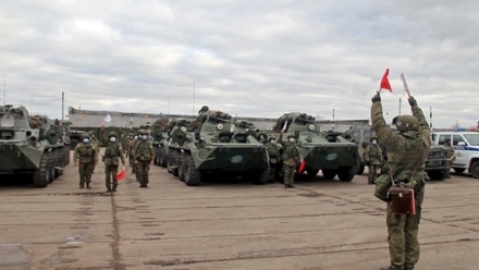 Миротворцы из России выдвинулись в зону нагорно-карабахского конфликта