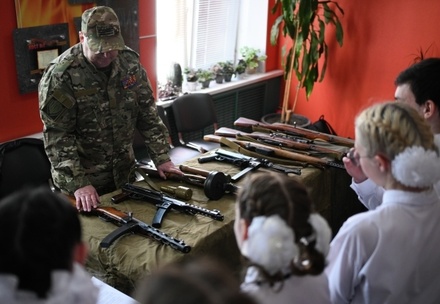 Учитель выступил против перегрузки школьников военно-патриотическим воспитанием