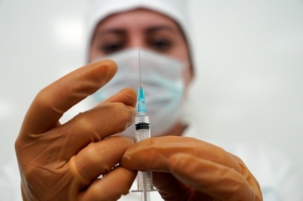 Минздрав выдал разрешение на исследования ещё одной российской вакцины от COVID-19