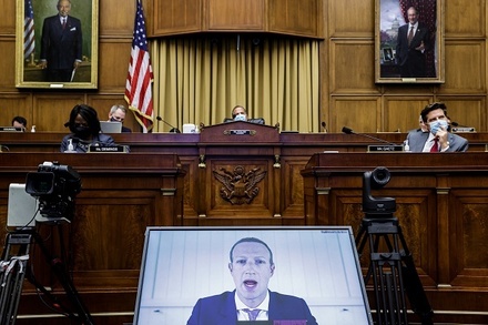 В Госдуме заподозрили Facebook в планах повлиять на выборы в США