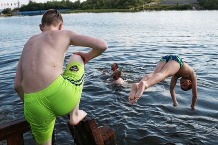 Заслуженный спасатель РФ дал советы по безопасному купанию в летний сезон