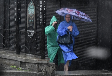 Жителей пятнадцати регионов России предупредили об опасной погоде