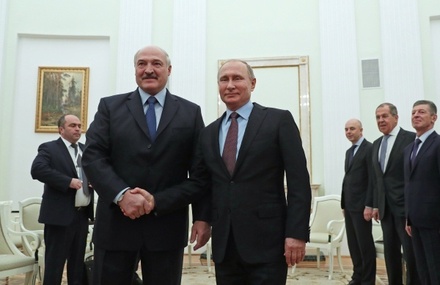 Лукашенко попросил Путина «не тащить проблемы в новый год»