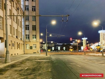 От Дома на набережной в центре Москвы ночью эвакуировали все автомобили 