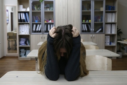 В правительстве утвердили комплекс мер по борьбе с подростковым суицидом