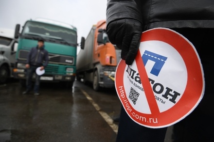 СМИ сообщили о задержании участников акции дальнобойщиков в Петербурге