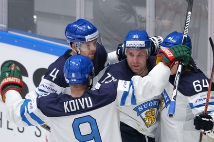 Сборные Финляндии и США вышли в полуфинал чемпионата мира по хоккею