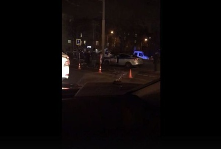 На севере Москвы полицейский автомобиль врезался в фонарный столб