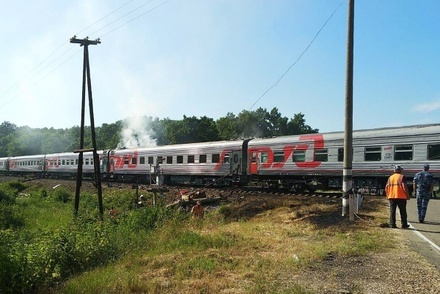 13 пассажиров поезда пострадали из-за ДТП на переезде в Адыгее